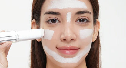 💥BUY 1 GET 1 FREE💥⏰💕🌟Cream Stick V White Korean Color-Changing Foundation Stick